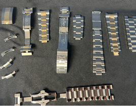 erschiedene Uhrenarmbänder und Ersatzteile von Luxusuhren.