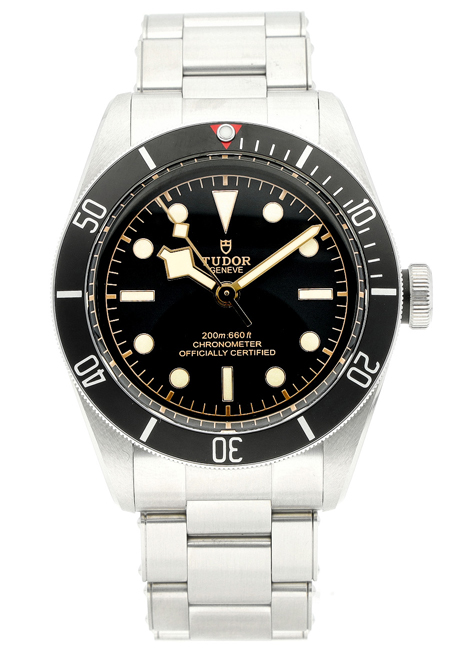 Tudor Heritage Black Bay mit schwarzem Zifferblatt, schwarzer Lünette und Edelstahlarmband.
