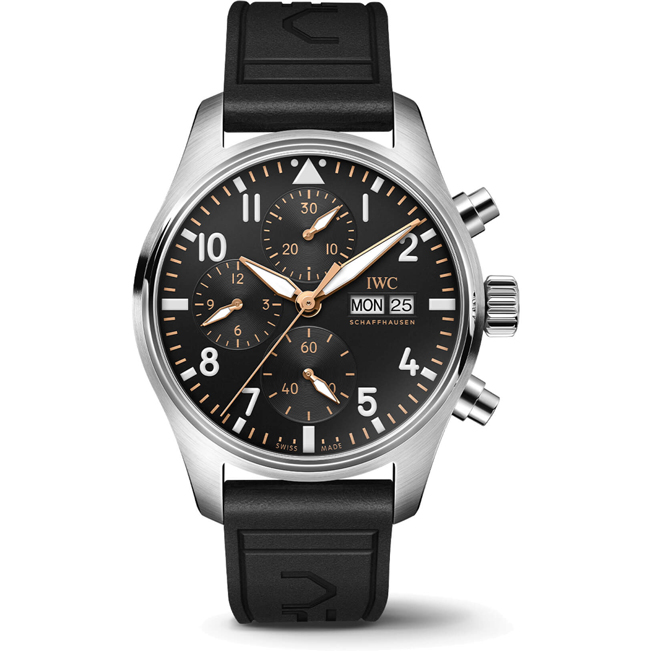 IWC Pilot’s Watch Chronograph Edition mit schwarzem Zifferblatt, goldfarbenen Zeigern und schwarzem Kautschukarmband.