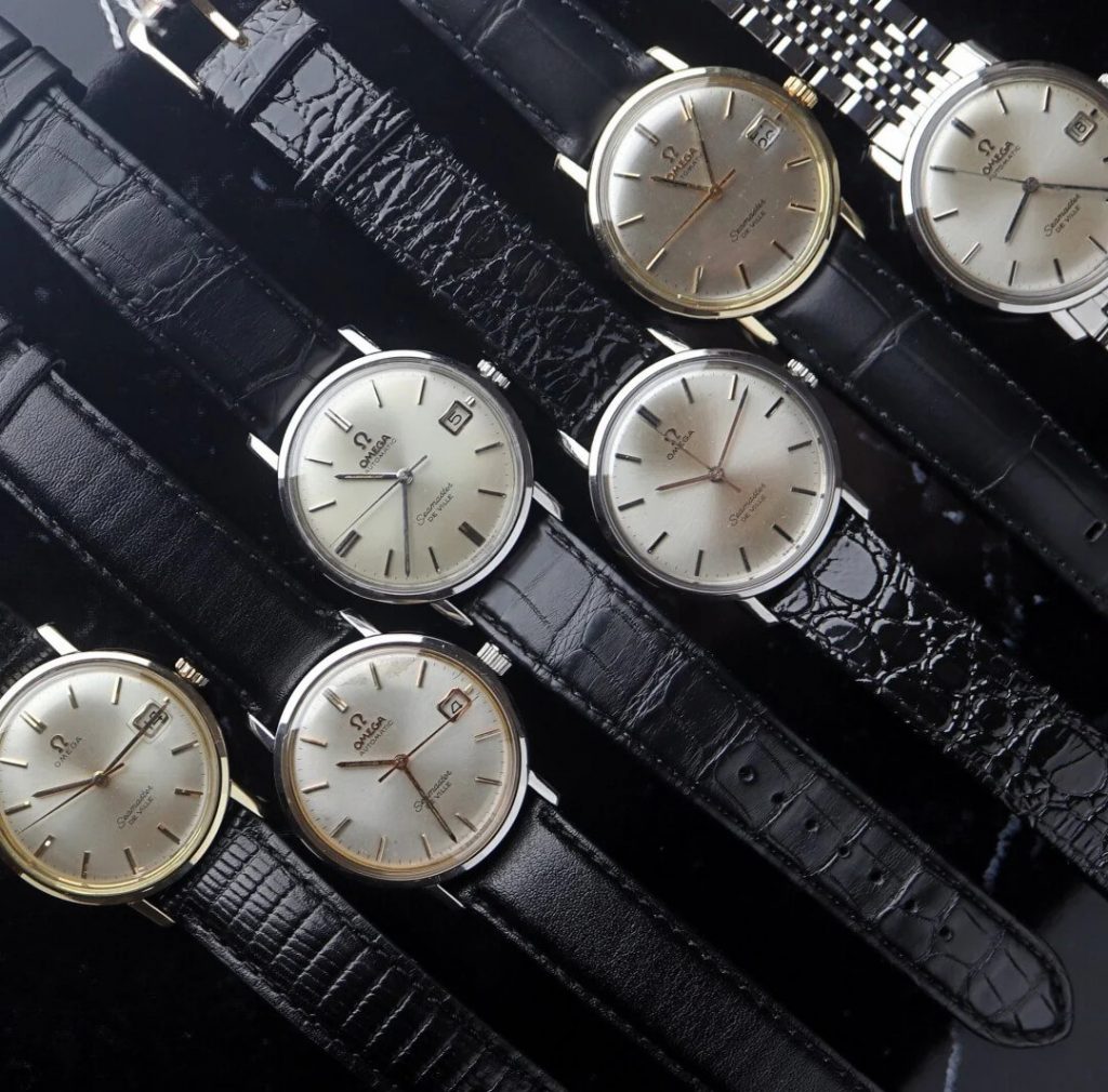 Sammlung von Omega Seamaster Vintage-Uhren mit Lederarmband.