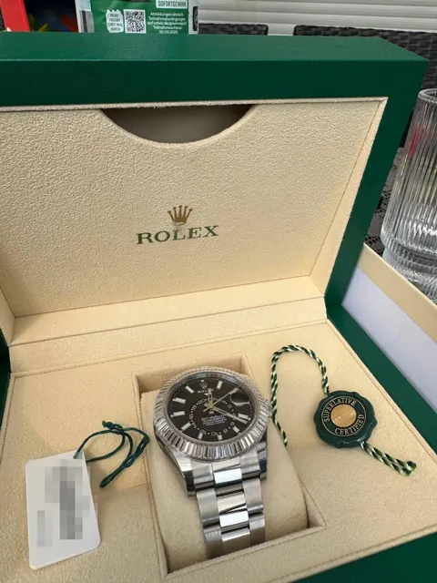 Luxusuhr Full Set mit Rolex Originalbox, Hangtag und Zubehör für die professionelle Wertermittlung beim Uhrenankauf in Hamburg