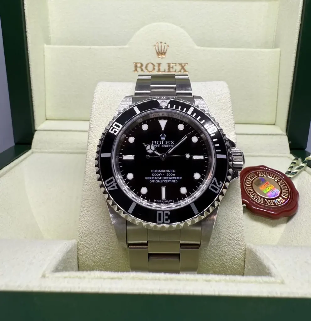 Rolex Submariner mit Originalbox als Beispiel für den Ablauf beim Luxusuhr verkaufen in Hamburg