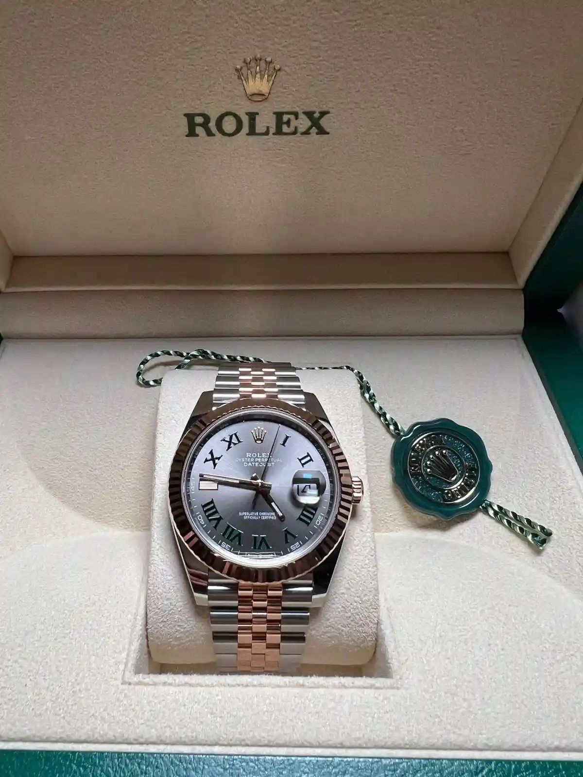 Rolex Datejust im Fullset mit Box und Siegel als Symbolbild für professionellen Luxusuhrenankauf in Süddeutschland