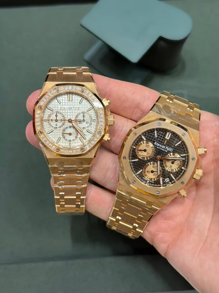 Zwei Audemars Piguet Royal Oak Chronograph Modelle aus Roségold beim Luxusuhren Ankauf in Hamburg