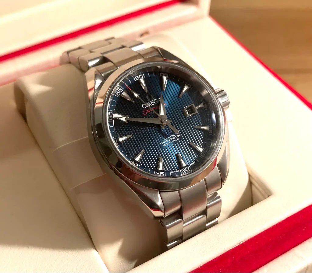 Omega Seamaster Aqua Terra mit blauem Zifferblatt beim Omega Ankauf in Hamburg